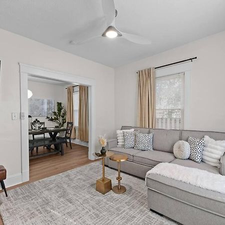 Villa Charming Retreat In Cleveland Extérieur photo